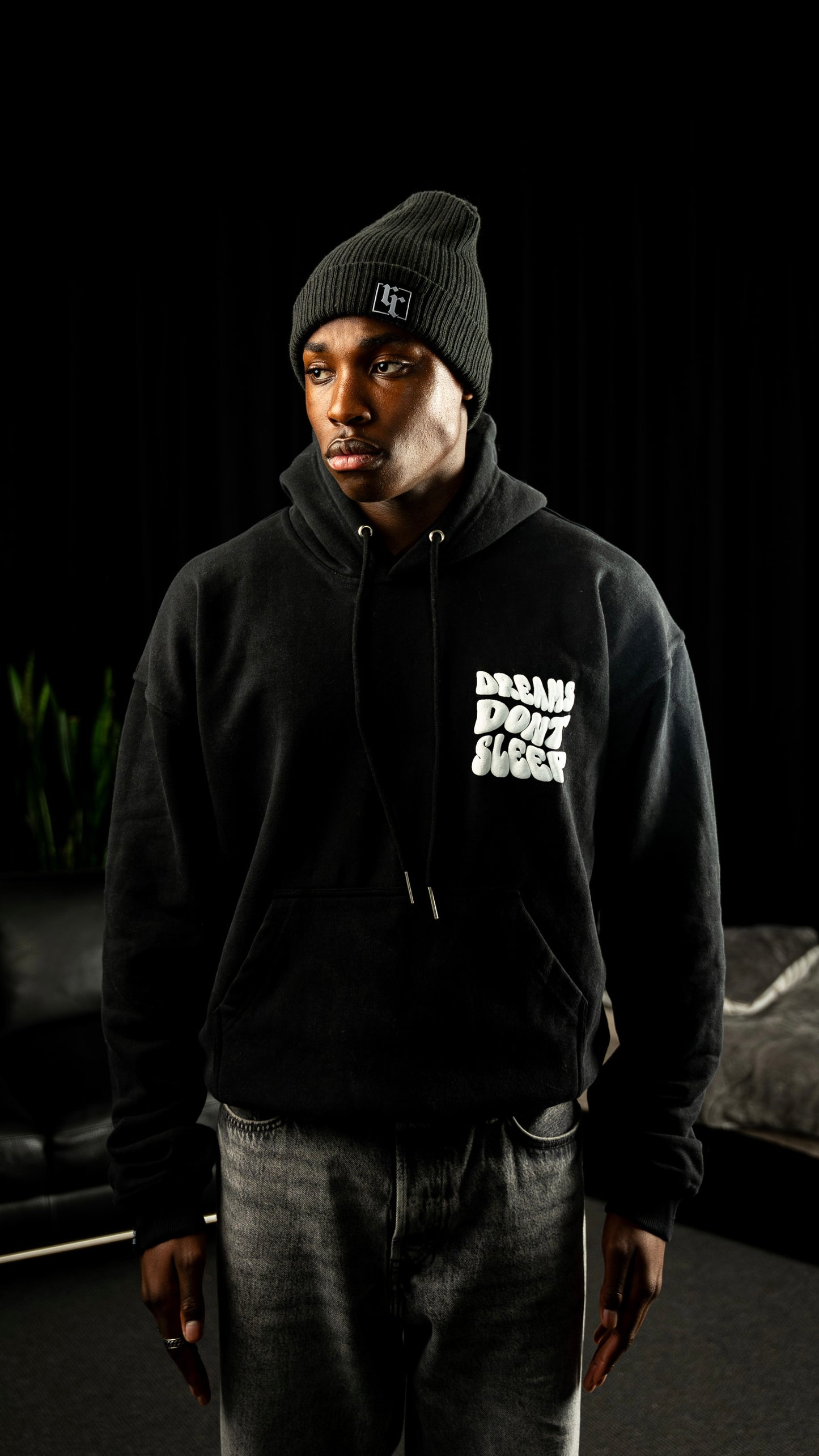 Dreams don’t Sleep Hoodie schwarz